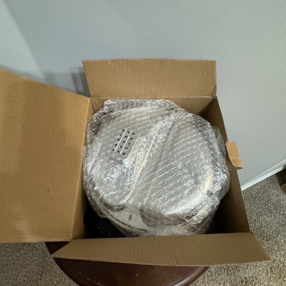 2 in 1 Pet Drinking Fountain for Cat or Small Dog, New in Box - Picture 2 of 2